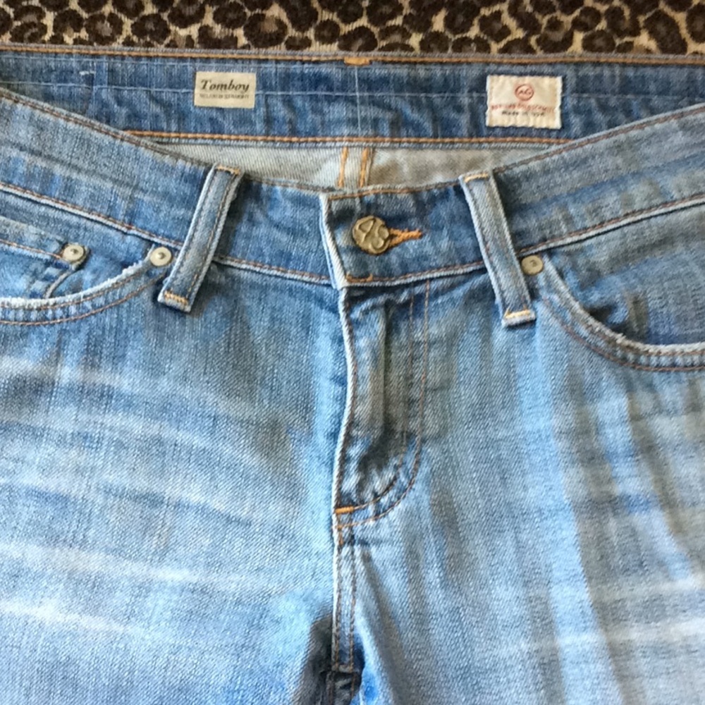 AG Tomboy relaxed straight light wash size 27 R